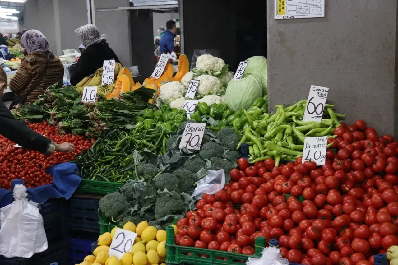 Marmaris pazarı ateş pahası ! Biber el yakıyor 150 TL