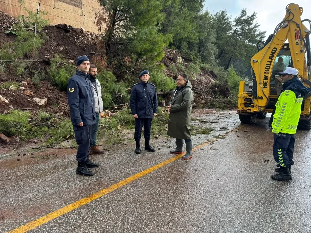 Marmaris'te Kaymakam Kaya’dan yağış mesaisi