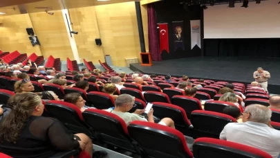 Muğla'da Müjdat Gezen'in Hayatını Anlatan Oyun Sahnelendi