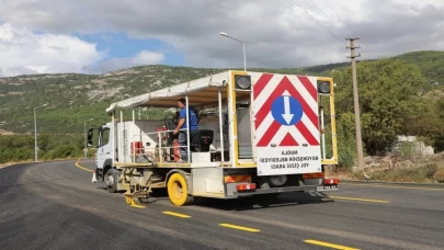 Büyükşehir Belediyesi, 13 ilçede toplam 10 bin 109 km yol çizgisinin bakım ve onarımını gerçekleştirdi.