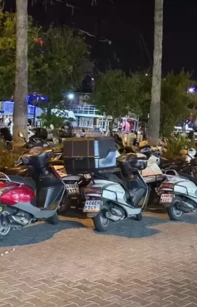 Marmaris'te çarşı esnafı motosiklet park yeri istiyor