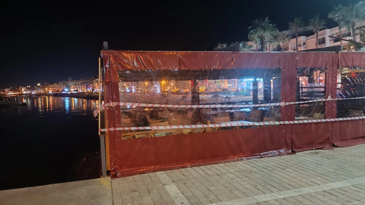 Marmaris'te denize sıfır kafe ruhsatsız çıktı