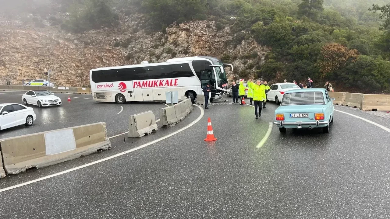 Muğla Sakar'da Yolcu Otobüsü Kazası: 5 yaralı