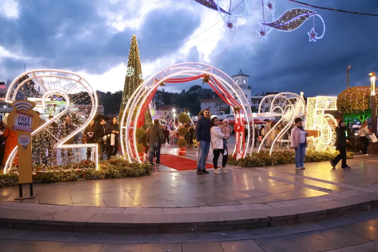 Marmaris’te Yılbaşı Akşamı Dolu Dolu Eğlence