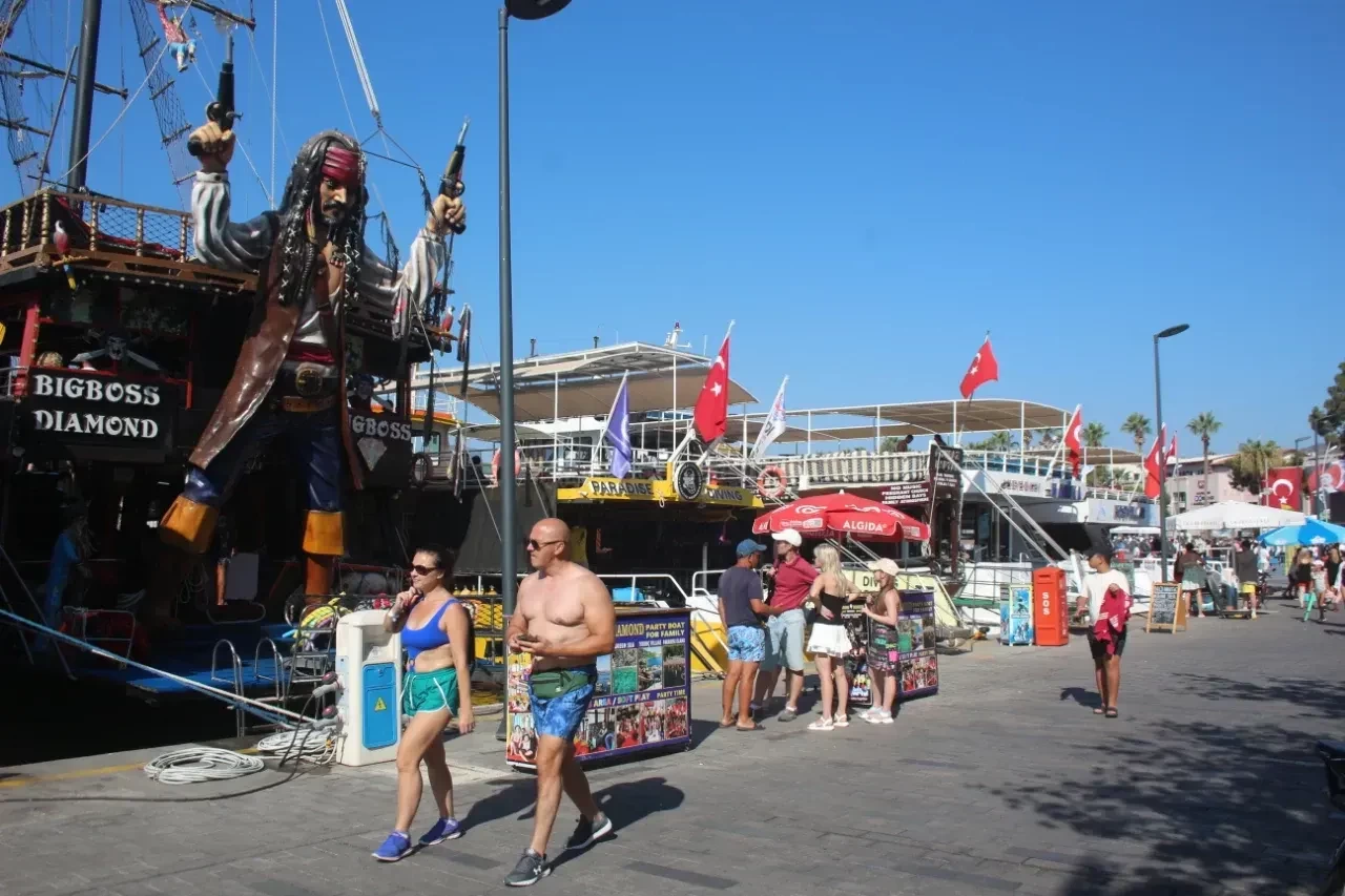 Marmaris'te deniz turizminde başıboşluk! Tekneciler isyanda